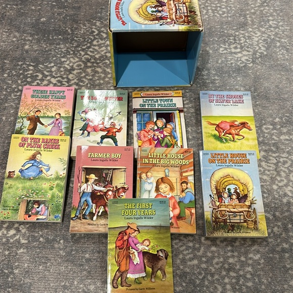 VINTAGE SET OF LITTLE HOUSE BOOKS 9 - Picture 10 of 10